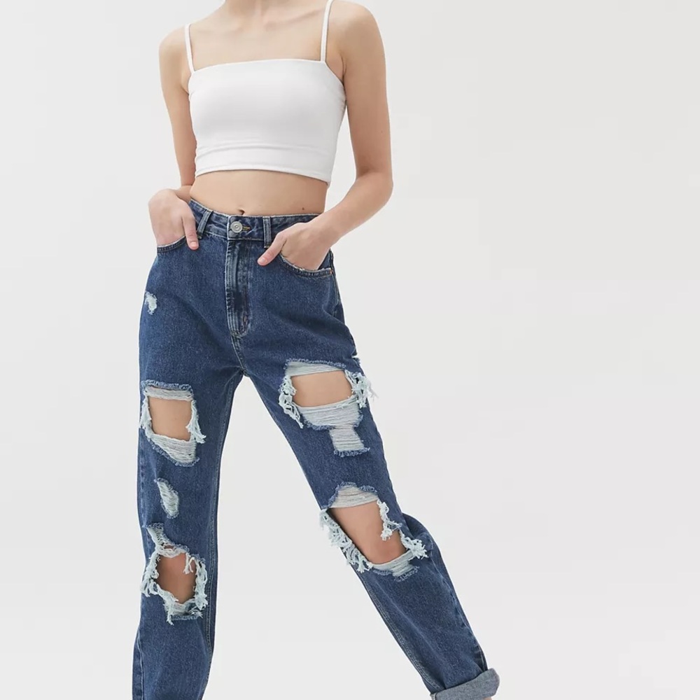 NWT $59 BDG urban outfitters destroyed mom jeans